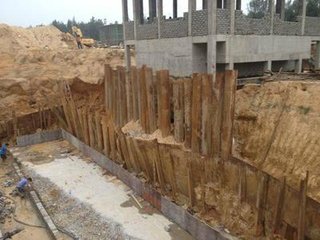 钢板桩_如何确保钢板桩围堰结构稳定？